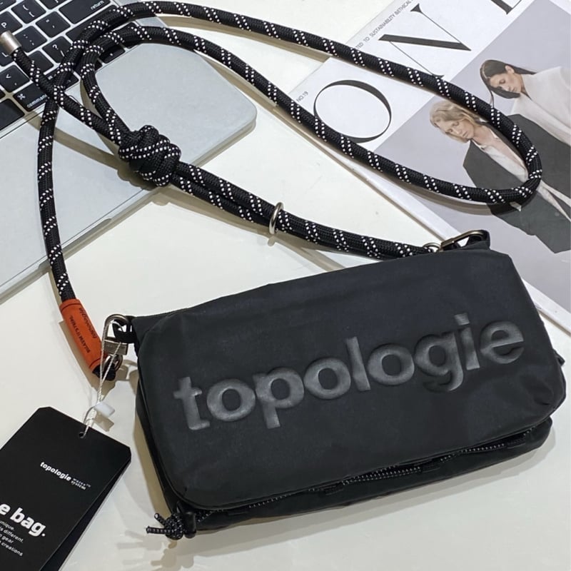 Topologie Bottle ženska crossbody torba – najlon, cyber funkcija, horizontalni kvadratni oblik, zatvarač, s unutarnjim slojem