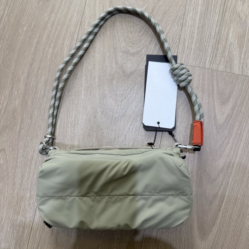 Topologie Bottle ženska crossbody torba – najlon, cyber funkcija, horizontalni kvadratni oblik, zatvarač, s unutarnjim slojem