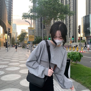 Korejskog stila: mini kvadratna crossbody torbica sa zatvaračem i PU podstavom, kyber-funkcionalni dizajn
