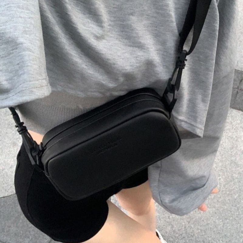 Korejskog stila: mini kvadratna crossbody torbica sa zatvaračem i PU podstavom, kyber-funkcionalni dizajn
