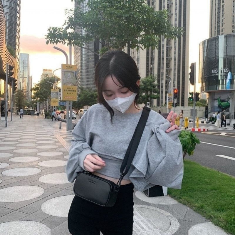 Korejskog stila: mini kvadratna crossbody torbica sa zatvaračem i PU podstavom, kyber-funkcionalni dizajn