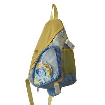 Crossbody táska, japán stílusú anime ihletésű átlátszó, kockás mintával és háromdimenziós dizájnnal; nylon külső, poliészter bélés, cipzáras zárás, közepes keménységű.