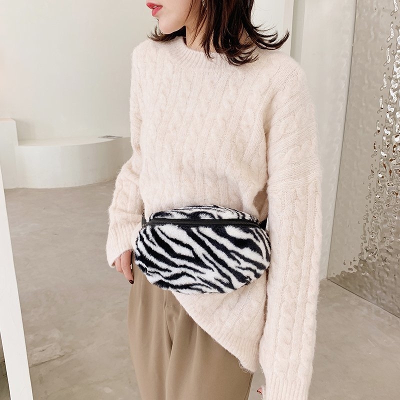 Ženska crossbody torbica od pliša, Dumpling Bag stil, školjkasti oblik, zatvaranje na zip, poliester podstava