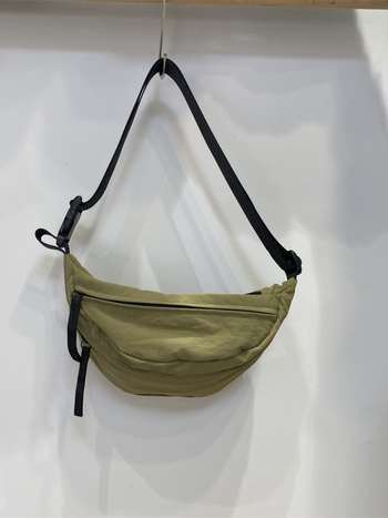 Dumpling torba, gradski stil, crossbody torba od najlona, zatvarač, trodimenzionalni dizajn