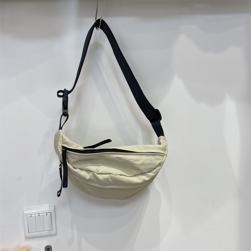 Dumpling torba, gradski stil, crossbody torba od najlona, zatvarač, trodimenzionalni dizajn