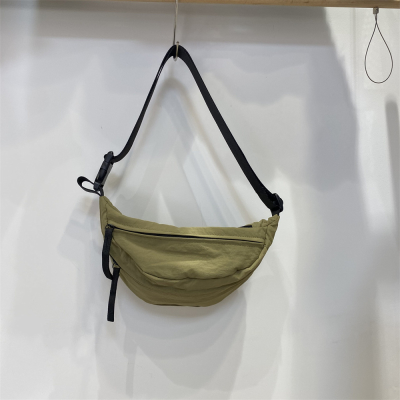Dumpling torba, gradski stil, crossbody torba od najlona, zatvarač, trodimenzionalni dizajn