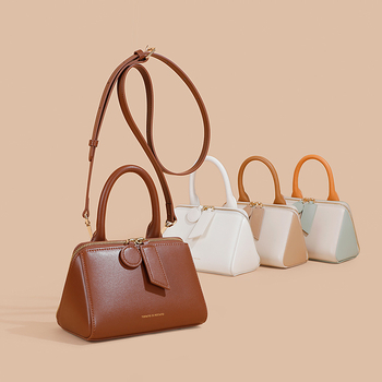 Ženska torbica od praveće kože, crossbody – horizontalno kvadratnog oblika, zatvarač, dvostruka koža, jedna naramenica, TOMATO&POTATO