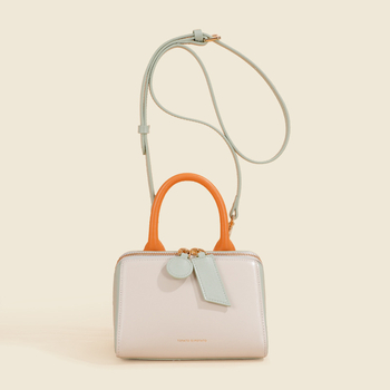 Ženska torbica od praveće kože, crossbody – horizontalno kvadratnog oblika, zatvarač, dvostruka koža, jedna naramenica, TOMATO&POTATO