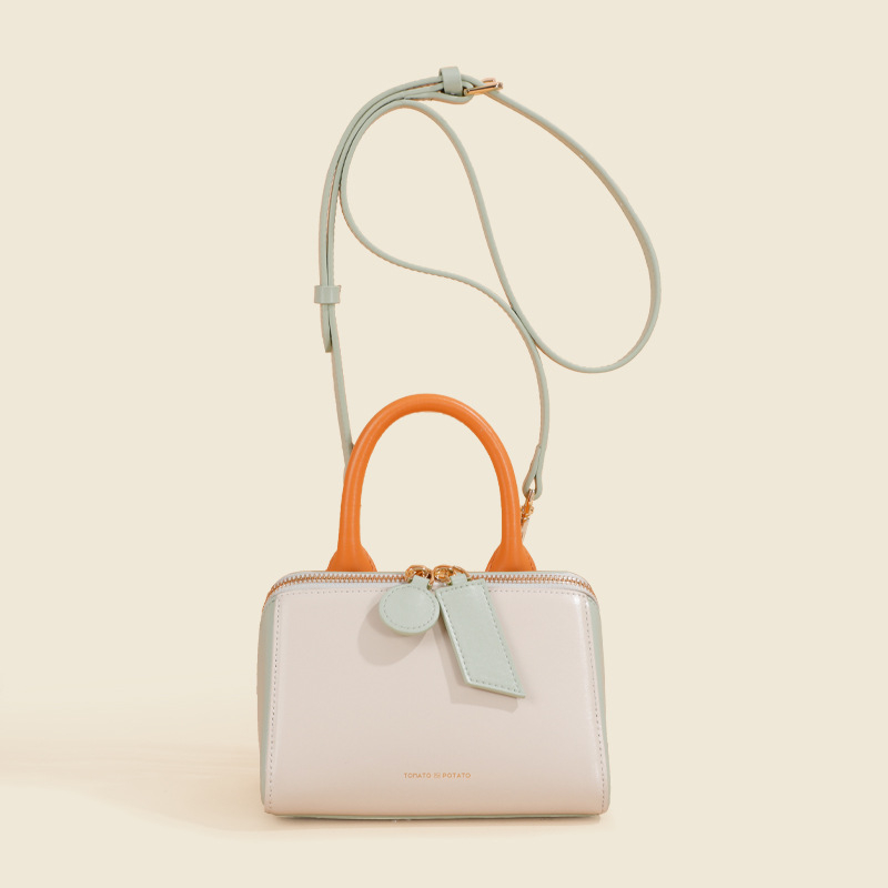 Ženska torbica od praveće kože, crossbody – horizontalno kvadratnog oblika, zatvarač, dvostruka koža, jedna naramenica, TOMATO&POTATO