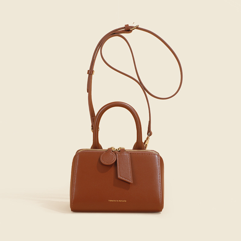 Ženska torbica od praveće kože, crossbody – horizontalno kvadratnog oblika, zatvarač, dvostruka koža, jedna naramenica, TOMATO&POTATO