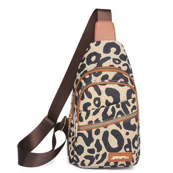 PU crossbody torbica s leopard uzorkom i zatvaračem, strukturiran dizajn, unutarnja pretinica sa zipom, poliester podstava
