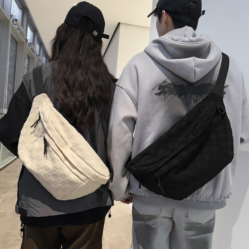 Nylon mellkas táska nagy kapacitású, cipzáras zárás, belső kettős zseb, belső patch zseb, ideális szabadidős használatra