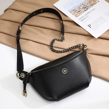 Valódi bőr crossbody táska, street-stílus, 2025 ősz, cipzáros záródás, belső cipzáros zseb