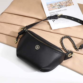 Valódi bőr crossbody táska, street-stílus, 2025 ősz, cipzáros záródás, belső cipzáros zseb