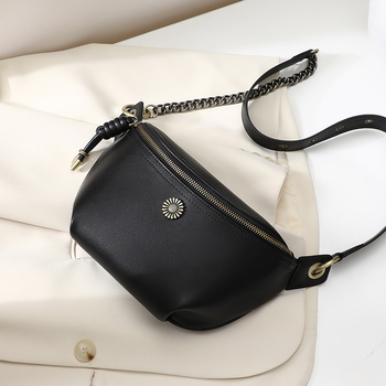 Valódi bőr crossbody táska, street-stílus, 2025 ősz, cipzáros záródás, belső cipzáros zseb