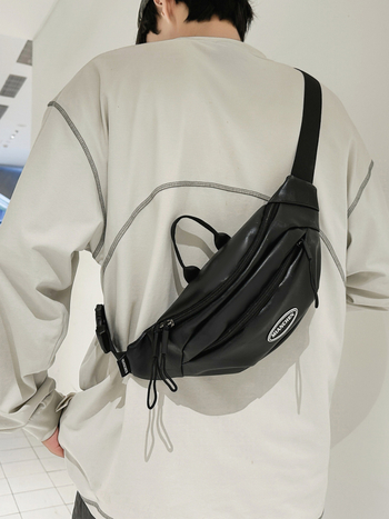 PU kožna crossbody torbica, oblik dumpling, zatvarač, džep za telefon i dokumente