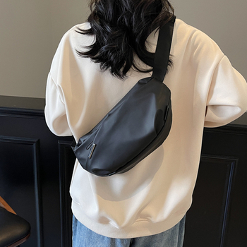 Najlon Dumpling-Style crossbody torba, horizontalni kvadratni oblik, zatvaranje zipom, poliester podstava, jednosrameni remen