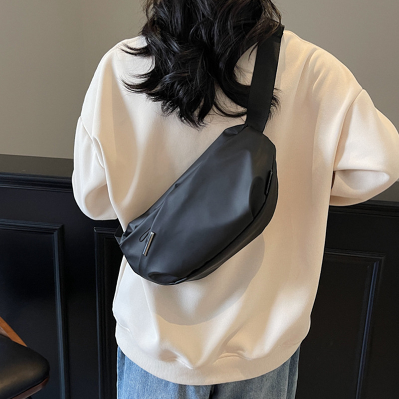 Najlon Dumpling-Style crossbody torba, horizontalni kvadratni oblik, zatvaranje zipom, poliester podstava, jednosrameni remen