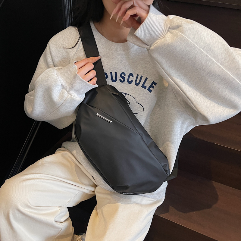 Najlon Dumpling-Style crossbody torba, horizontalni kvadratni oblik, zatvaranje zipom, poliester podstava, jednosrameni remen