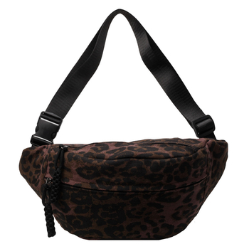 Leopard print crossbody torba, vanjski materijal najlon, podstava poliester, zatvarač, unutarnji džep sa zatvaračem i džep za ID karticu, mekana konstrukcija, zimska kolekcija 2024