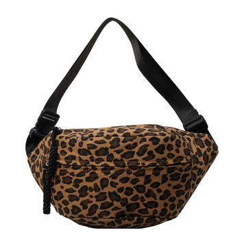 Leopard print crossbody torba, vanjski materijal najlon, podstava poliester, zatvarač, unutarnji džep sa zatvaračem i džep za ID karticu, mekana konstrukcija, zimska kolekcija 2024