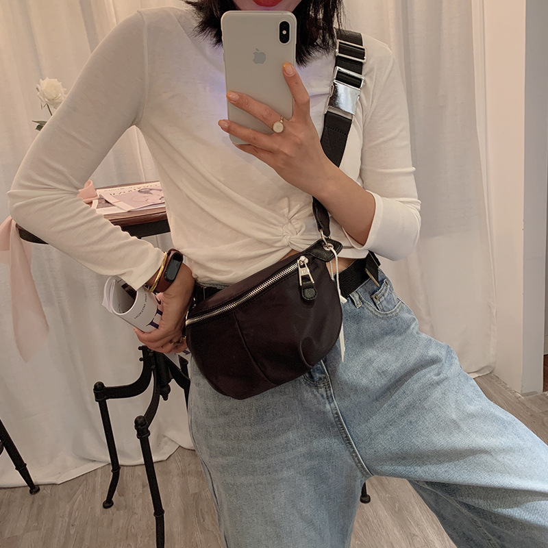 Crossbody torba od PU-a, dumpling oblik, gradski stil, zatvarač, unutarnja džep s zatvaračem