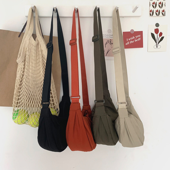 Dumpling crossbody torbica od najlona, jednostavan diagonalan stil, horizontalni kvadratni oblik, zatvarač, unutarnji džepovi za telefon i ID, s unutarnjim slojem, Proljeće 2025
