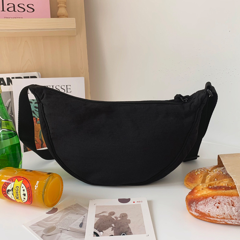 Dumpling crossbody torbica od najlona, jednostavan diagonalan stil, horizontalni kvadratni oblik, zatvarač, unutarnji džepovi za telefon i ID, s unutarnjim slojem, Proljeće 2025