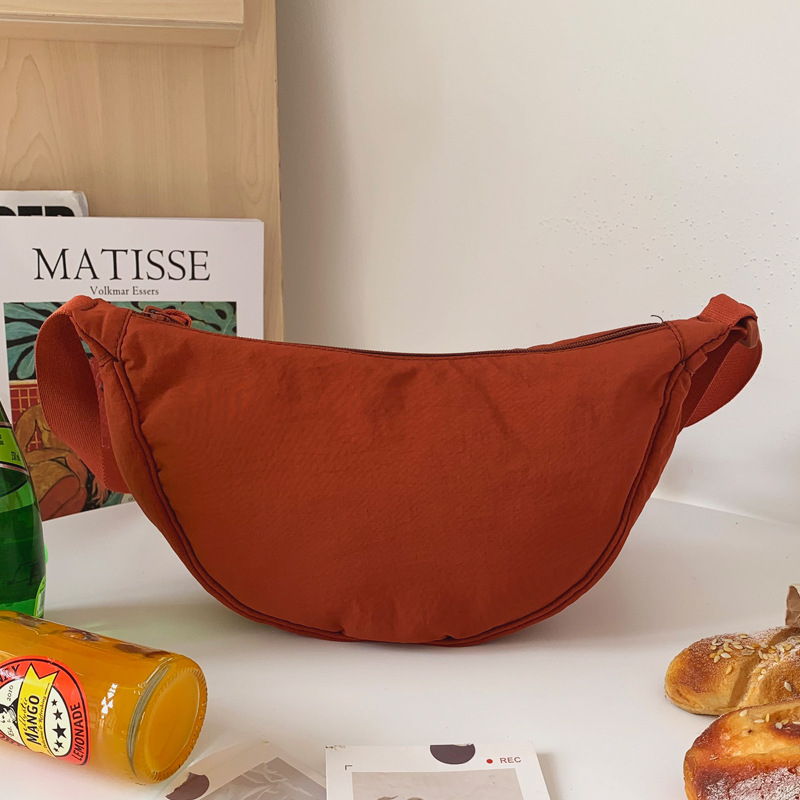 Dumpling crossbody torbica od najlona, jednostavan diagonalan stil, horizontalni kvadratni oblik, zatvarač, unutarnji džepovi za telefon i ID, s unutarnjim slojem, Proljeće 2025