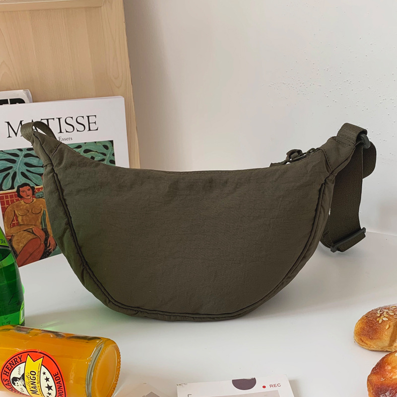 Dumpling crossbody torbica od najlona, jednostavan diagonalan stil, horizontalni kvadratni oblik, zatvarač, unutarnji džepovi za telefon i ID, s unutarnjim slojem, Proljeće 2025