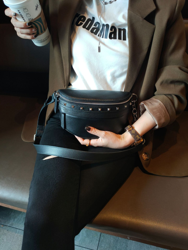 Ženska Dumpling torbica od prave kože, crossbody torba s lančanim remenom, mekana koža, zatvarač, unutarnji džep sa zipom i džep za identifikaciju