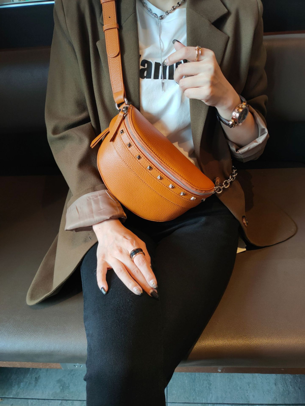 Ženska Dumpling torbica od prave kože, crossbody torba s lančanim remenom, mekana koža, zatvarač, unutarnji džep sa zipom i džep za identifikaciju