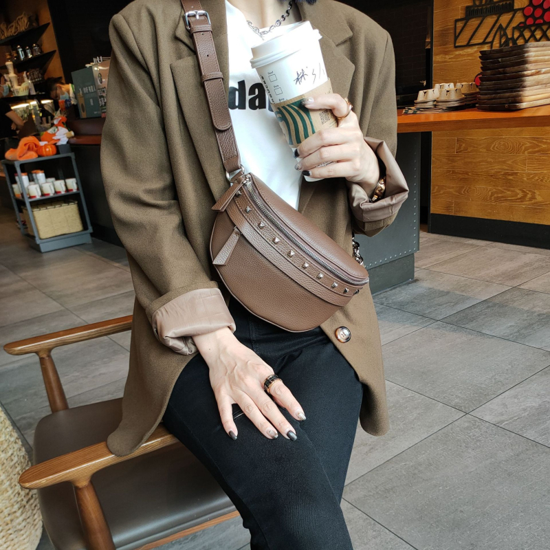 Ženska Dumpling torbica od prave kože, crossbody torba s lančanim remenom, mekana koža, zatvarač, unutarnji džep sa zipom i džep za identifikaciju