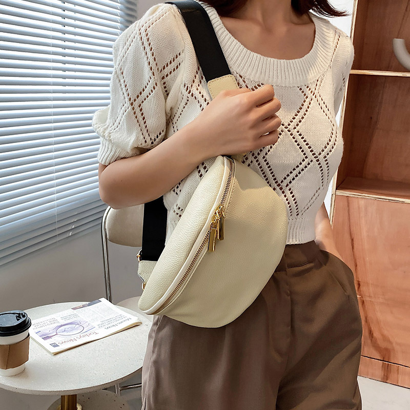 Ženska crossbody torbica u korejskom stilu, gradska jednostavnost; Materijal PU, podstava od poliestera, zatvaranje zatvaračem, unutarnja džep sa zatvaračem