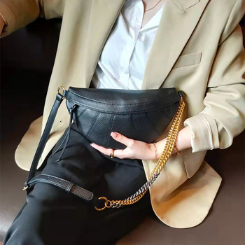 Ženska disko crossbody torbica od mekane prave kože s lancem, zatvaranje na zip, unutarnji pretinci: zip pretinac, pretinac za telefon i karticu