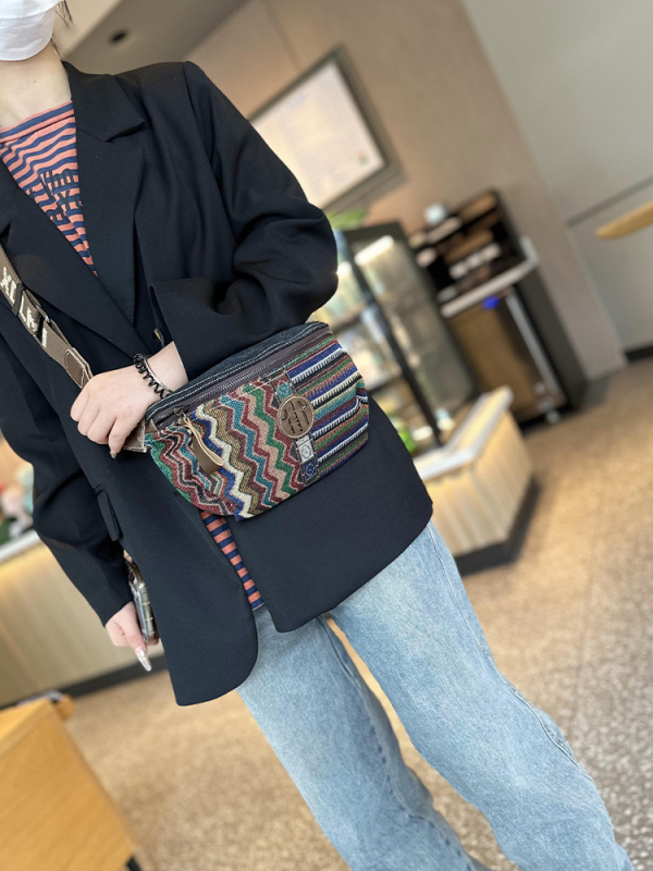 Torba crossbody od platna sa zatvaračem, podstava od poliestera, unutarnji džep sa zatvaračem, proljeće 2025