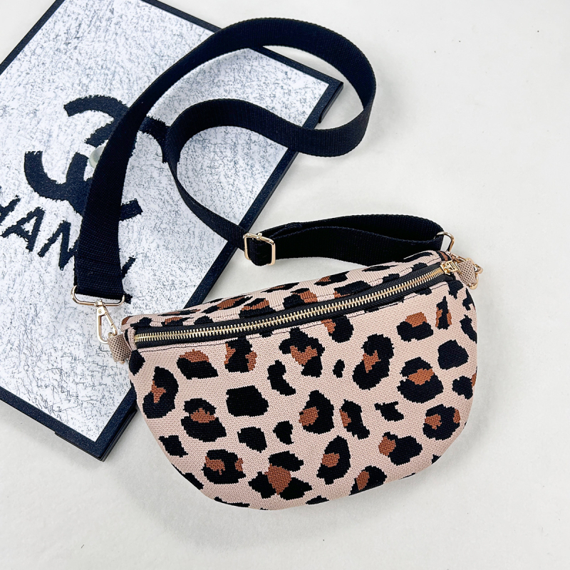 Ženska crossbody torba, leopard uzorak, korejski stil pleteni, lagana, velika kapaciteta, poliester, zatvaranje na zip, unutarnja džep s zipom