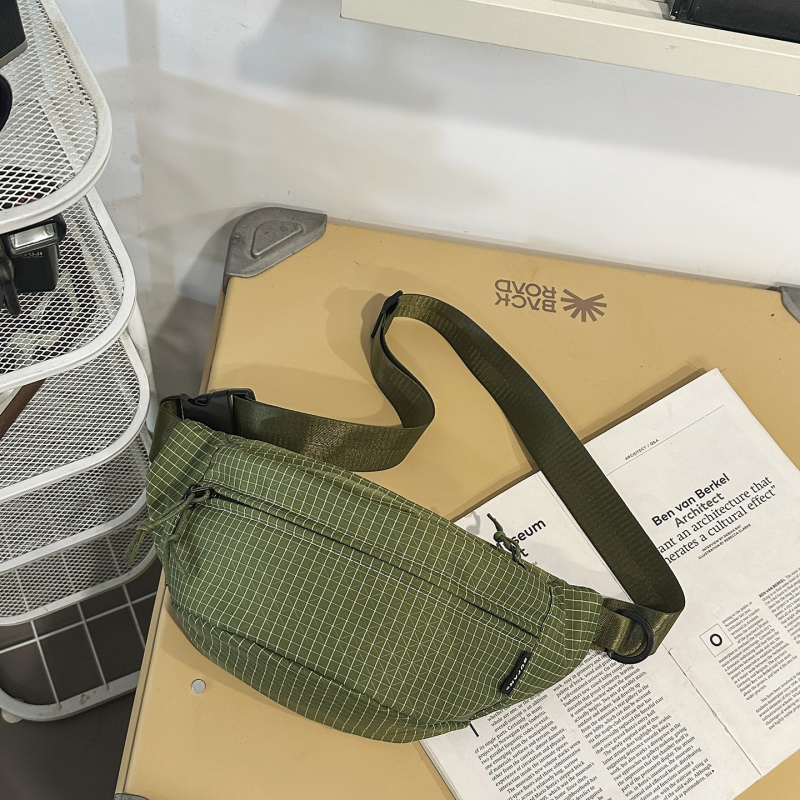 Lagana najlonska torba za prsa s remenom – pretinac za telefon, crossbody stil, svakodnevna upotreba, Zima 2025