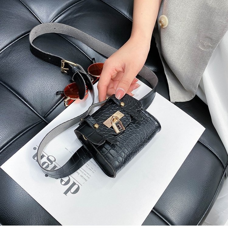 Ženska pojas torbica s uzorkom krokodila od PU kože, mini lančani ukras, crossbody mala torba (Materijal: PU; Podstava: sintetička koža; Otvaranje: magnetska kopča; Vanjski tip: torba s poklopcem)