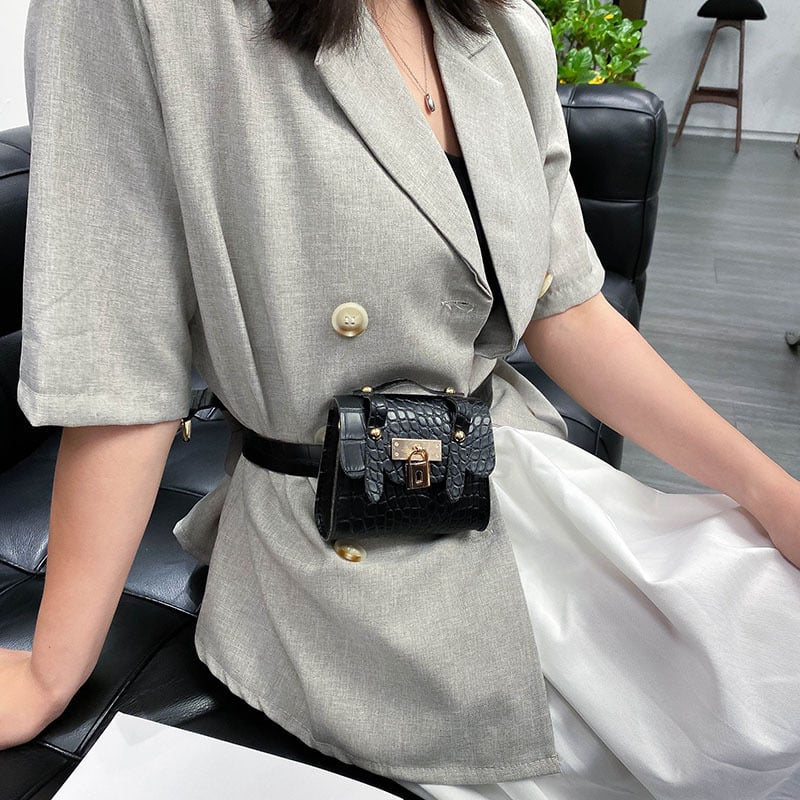 Ženska pojas torbica s uzorkom krokodila od PU kože, mini lančani ukras, crossbody mala torba (Materijal: PU; Podstava: sintetička koža; Otvaranje: magnetska kopča; Vanjski tip: torba s poklopcem)