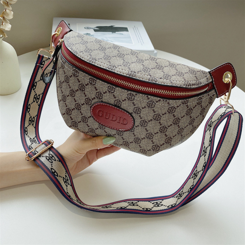 PU torba za prsa s crossbody remenom, gradski stil, zatvaranje na zip i unutarnji džep na zip, mekana konstrukcija