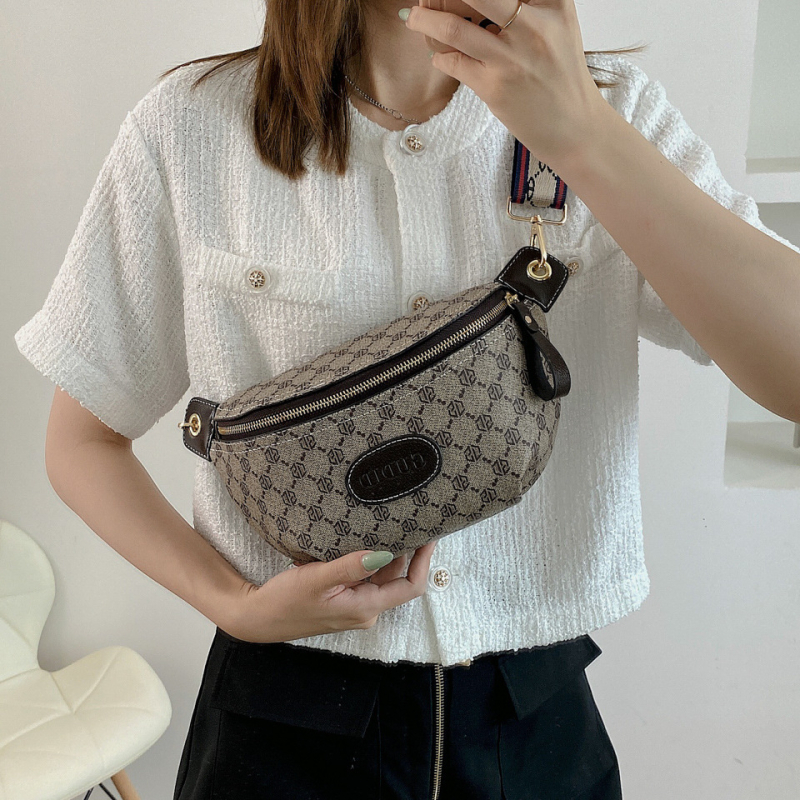 PU torba za prsa s crossbody remenom, gradski stil, zatvaranje na zip i unutarnji džep na zip, mekana konstrukcija