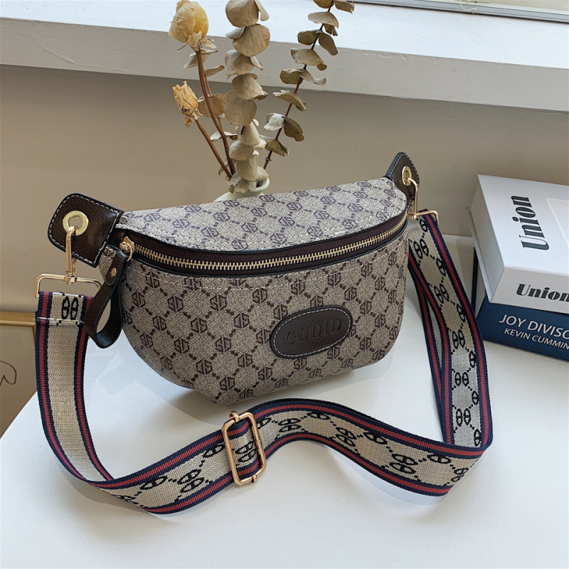 PU torba za prsa s crossbody remenom, gradski stil, zatvaranje na zip i unutarnji džep na zip, mekana konstrukcija