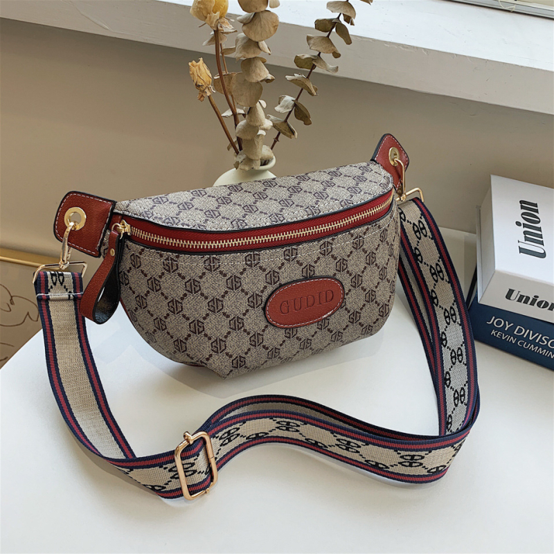 PU torba za prsa s crossbody remenom, gradski stil, zatvaranje na zip i unutarnji džep na zip, mekana konstrukcija