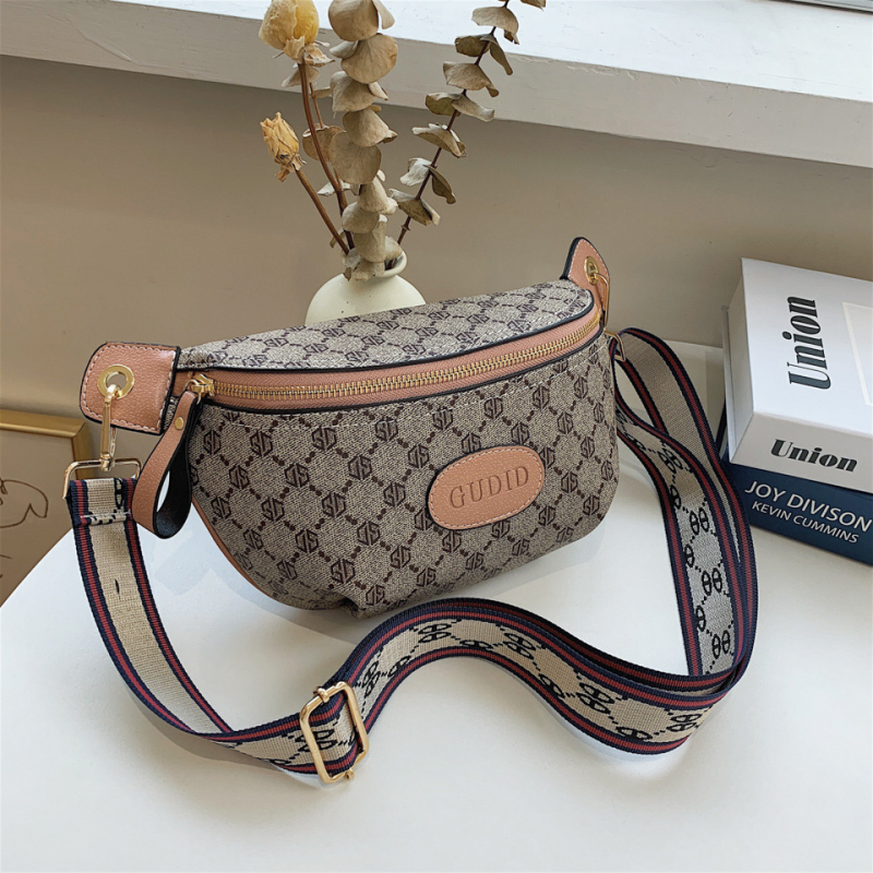 PU torba za prsa s crossbody remenom, gradski stil, zatvaranje na zip i unutarnji džep na zip, mekana konstrukcija