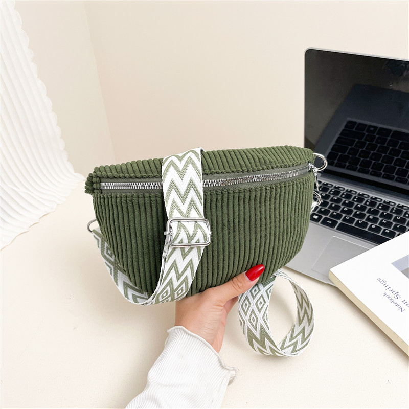 Crossbody torba od Corduroy materijala, školjkasti oblik, zatvarač i skriveni džep, podstava od poliestera