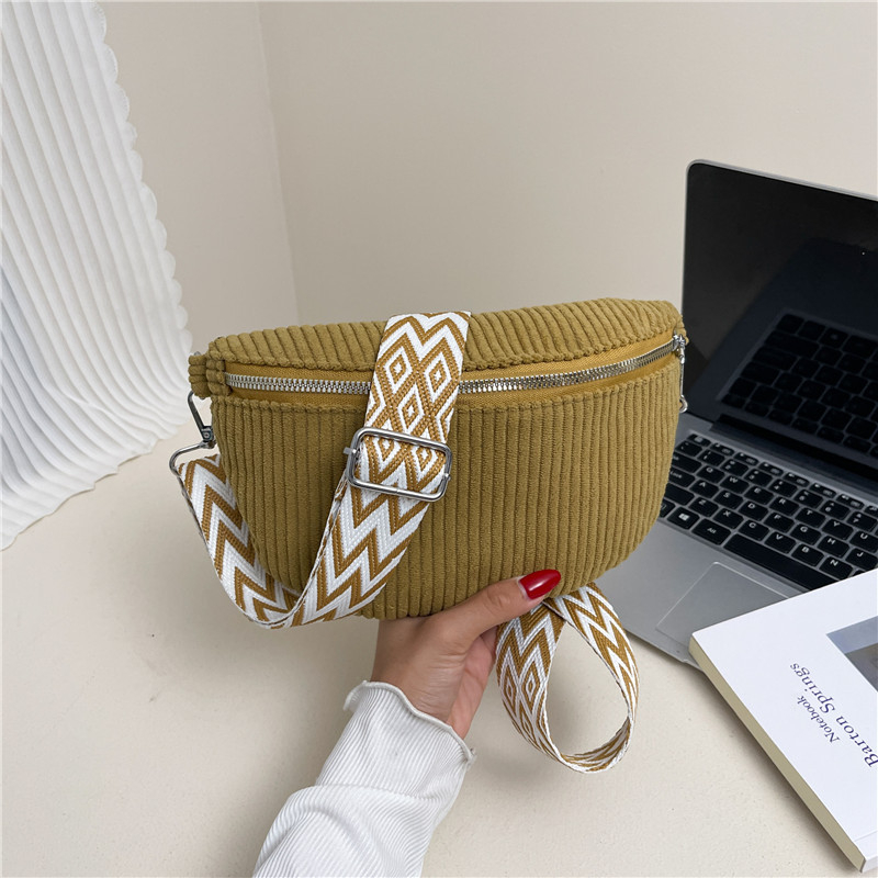 Crossbody torba od Corduroy materijala, školjkasti oblik, zatvarač i skriveni džep, podstava od poliestera