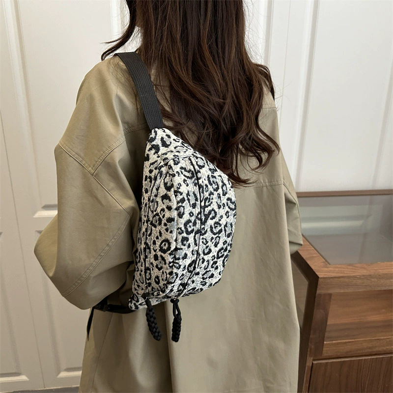 Ženska leopard print crossbody torba – gradski stil jednostavnosti (Materijal: najlon; Otvaranje: zip; Džep za telefon; Unutarnji džep)