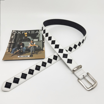 Valódi bőrből készült öv sakktáblás mintával, ötvözet csattal, zárócsat: tűs csatt, gyártási technológia: összeillesztés, stílus: személyes tendencia