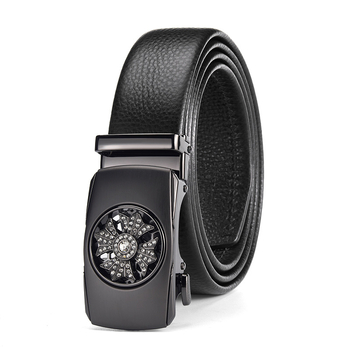 Férfi öv valódi marhabőrből, csat anyaga: cinkötvözet, automatikus záródás, szélesség 2–4 cm, elektroplatírozott felület, stílus: üzleti, minimalist, elegáns